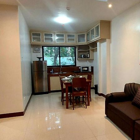 Le Chateau Residences Bacolod Esterno foto