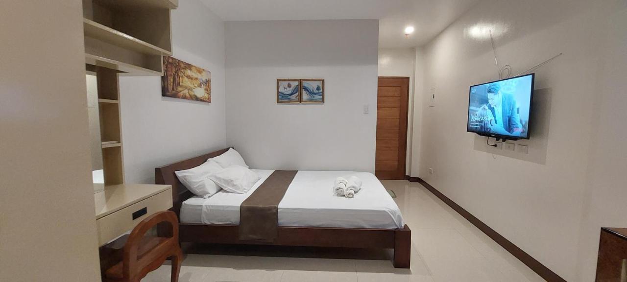 Le Chateau Residences Bacolod Esterno foto